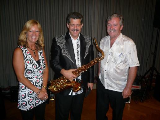 Bernies Saxophonist Cockteil Band